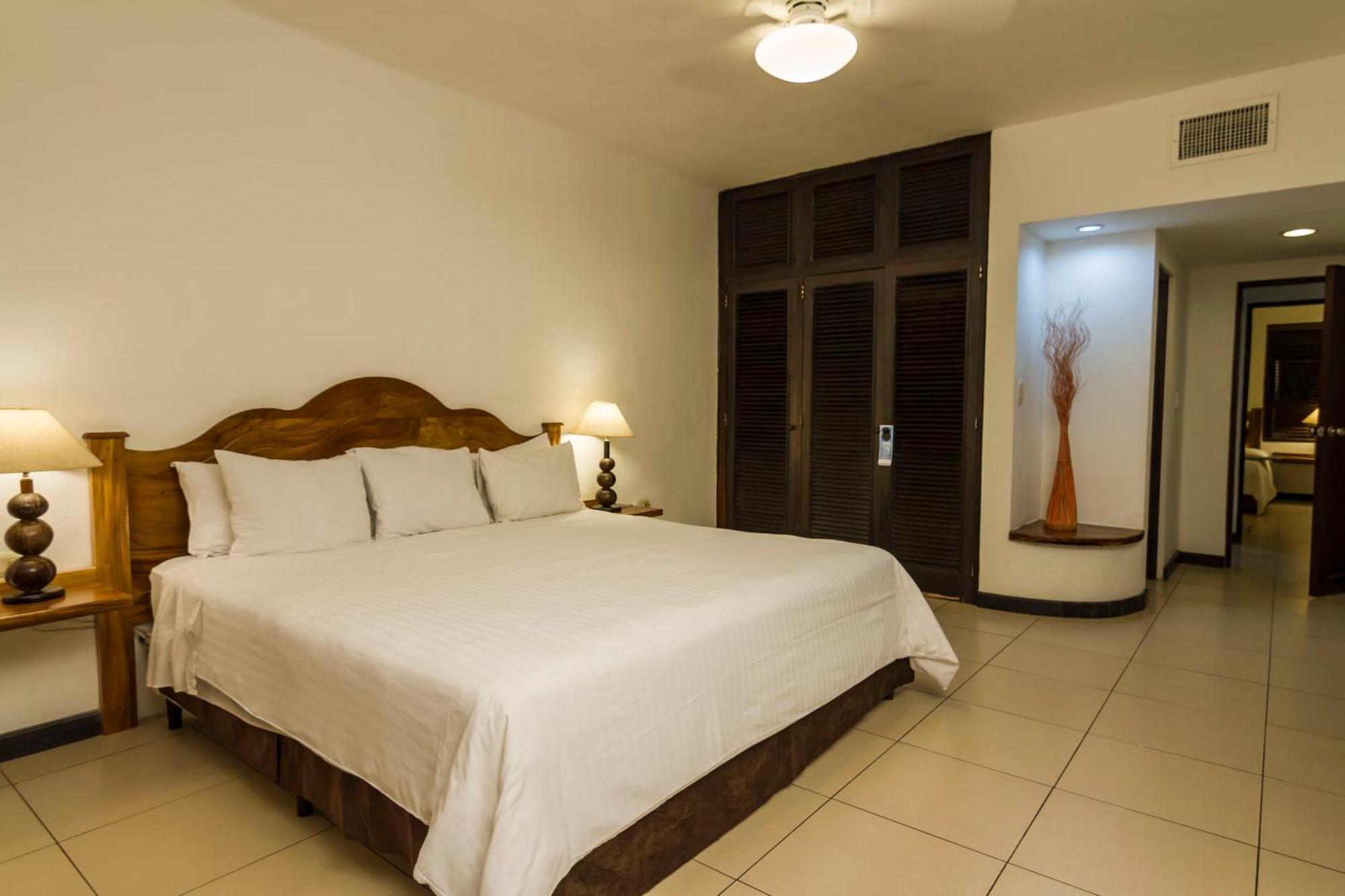 Hotel Soleil Pacifico Chulamar エクステリア 写真