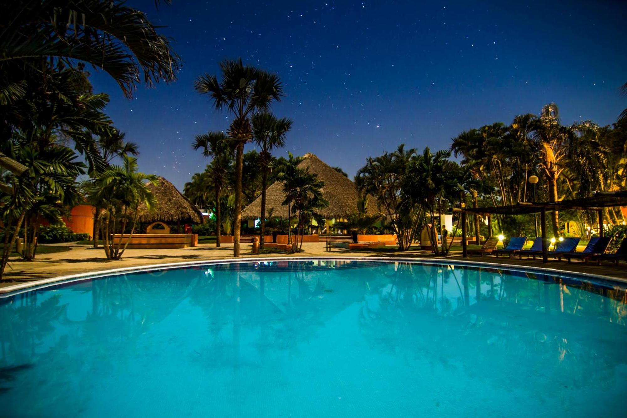 Hotel Soleil Pacifico Chulamar エクステリア 写真