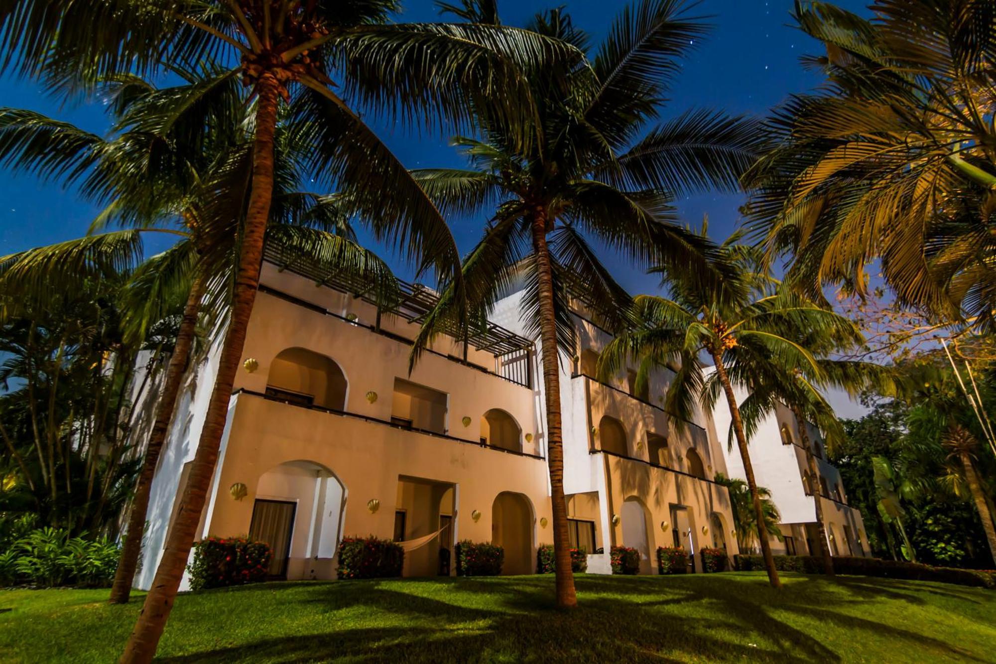Hotel Soleil Pacifico Chulamar エクステリア 写真