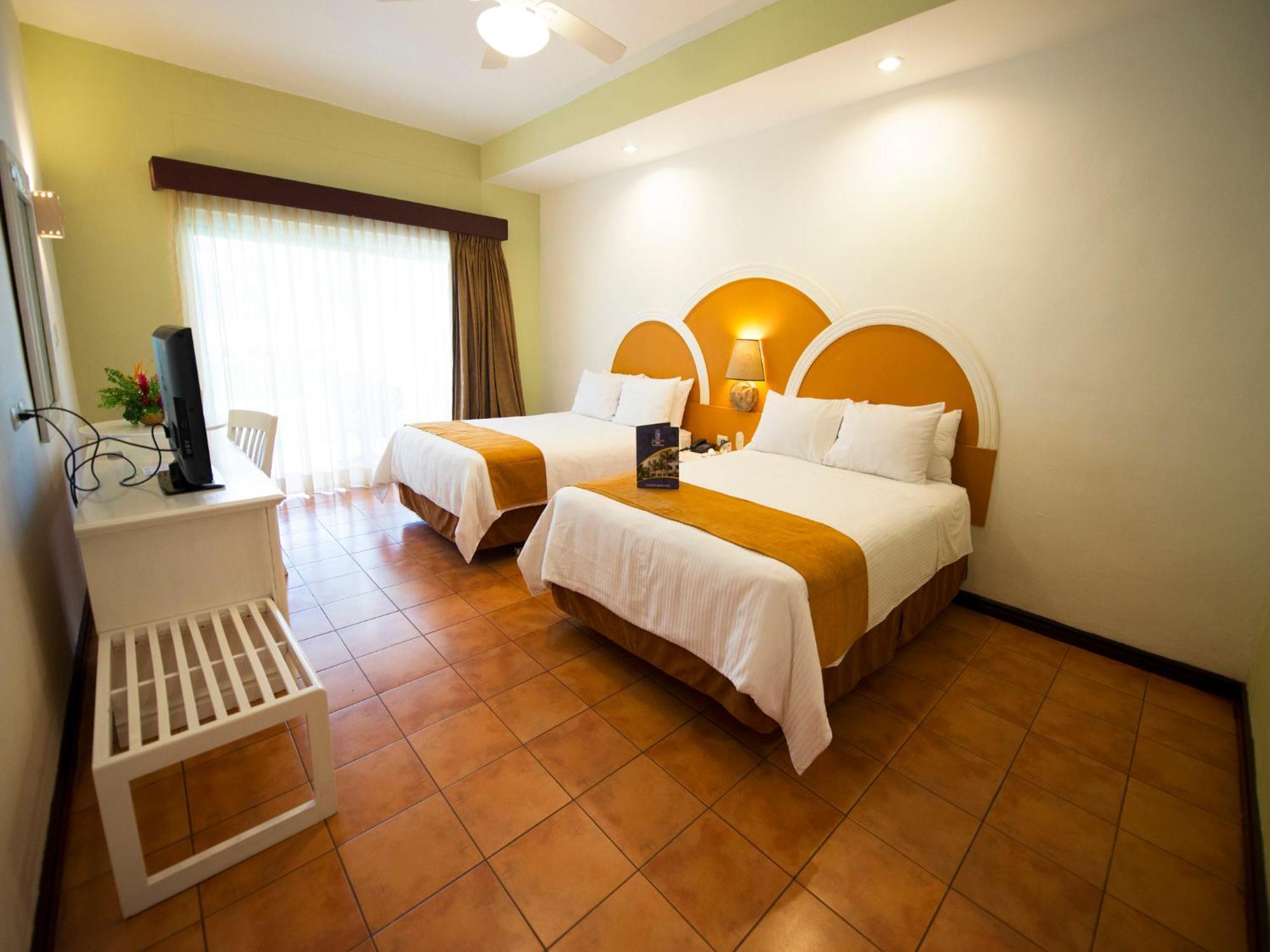 Hotel Soleil Pacifico Chulamar エクステリア 写真
