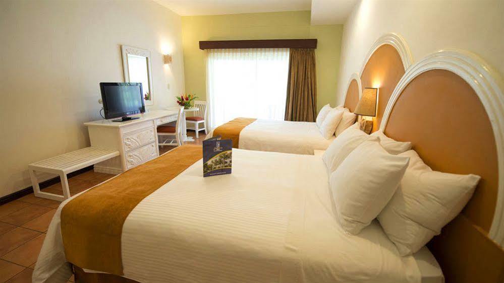 Hotel Soleil Pacifico Chulamar エクステリア 写真