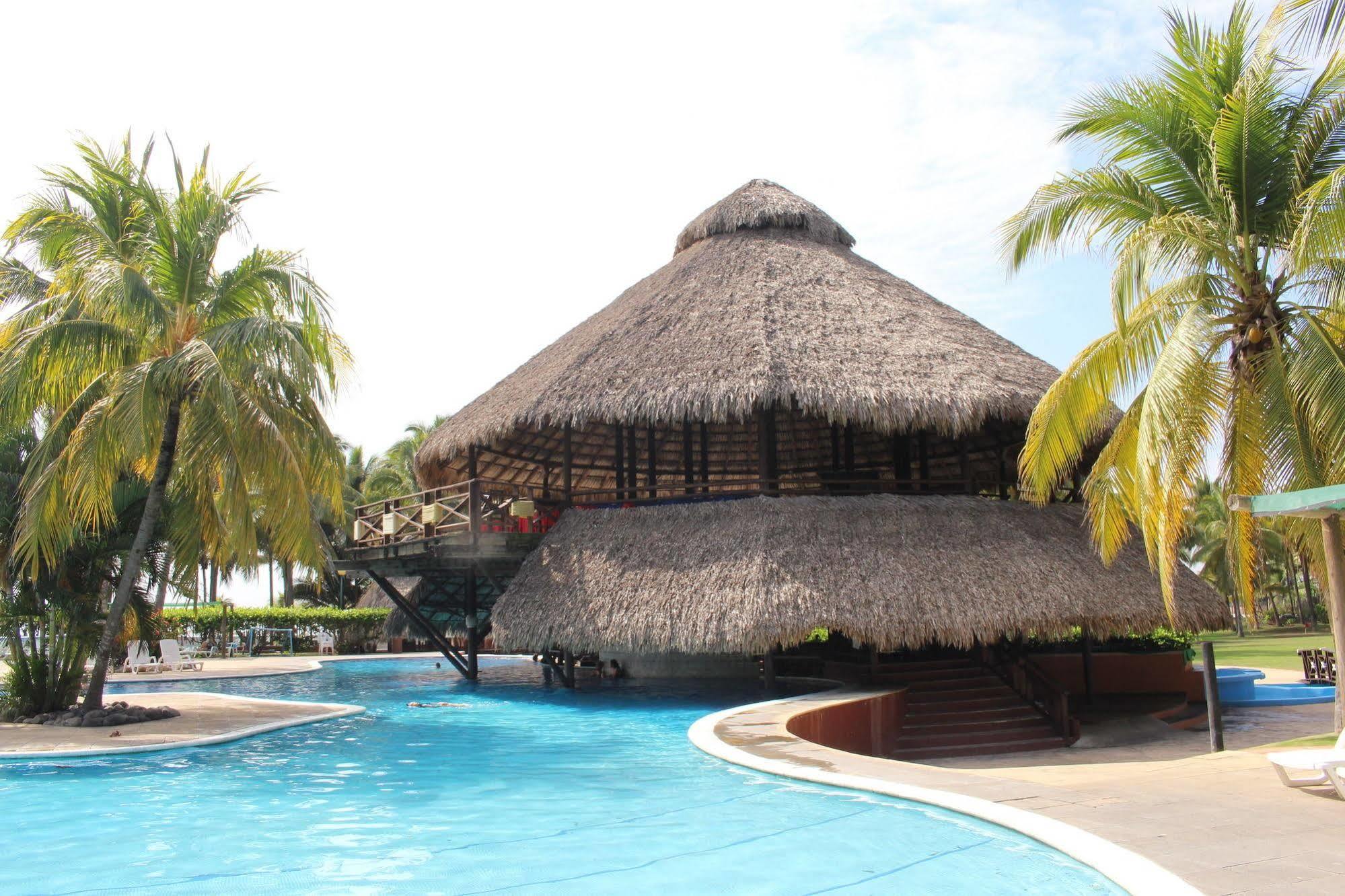 Hotel Soleil Pacifico Chulamar エクステリア 写真